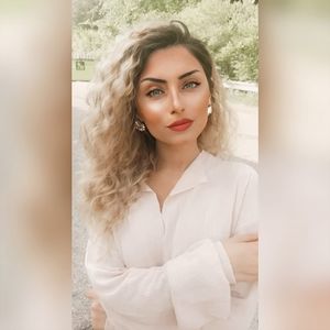 Meet your Posher, Lara